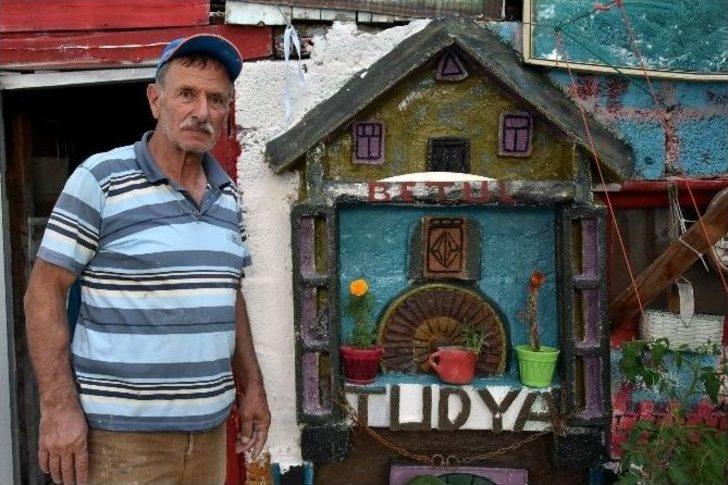 Evinin Bahçesini Sanat Galerisine Dönüştürdü G2