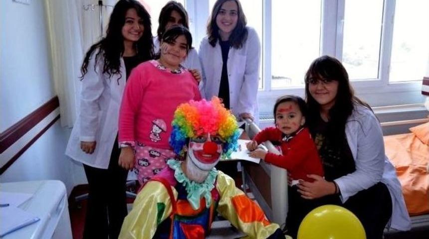 Ad&uuml; &Ccedil;ocuk Nefroloji Bilim Dalı, Hastalarının Y&uuml;z&uuml;n&uuml; G&uuml;ld&uuml;r&uuml;yor