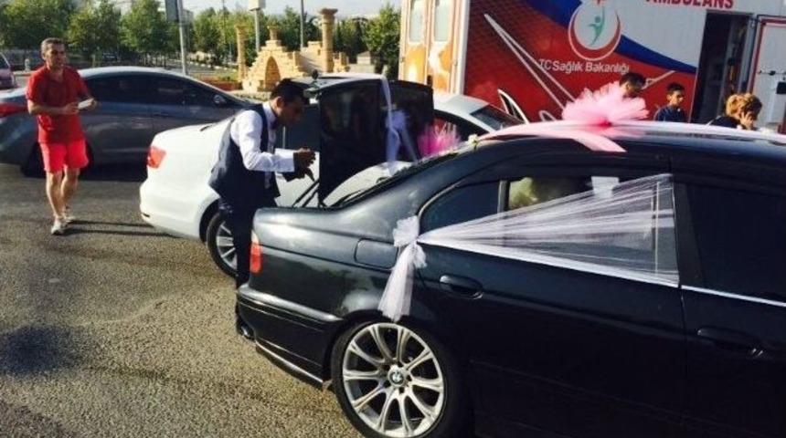 Adıyaman&rsquo;da D&uuml;ğ&uuml;n Arabası Kaza Yaptı: 1 Yaralı