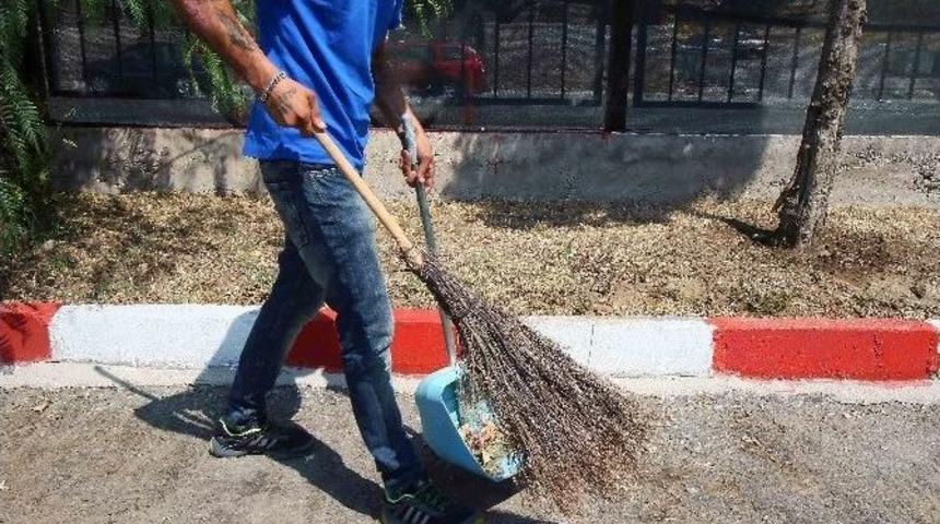 H&uuml;k&uuml;ml&uuml;ler Cezalarını &Ccedil;alışarak &Ccedil;ekiyor