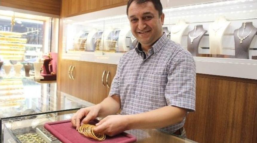 Altını Olanlar Sarraflara Koştu