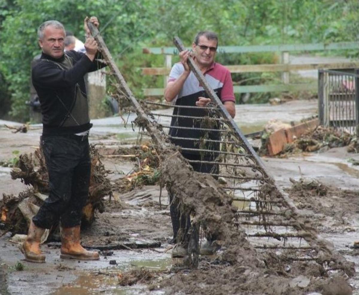 Rize&rsquo;de Sel Ve Heyelanlar (2)