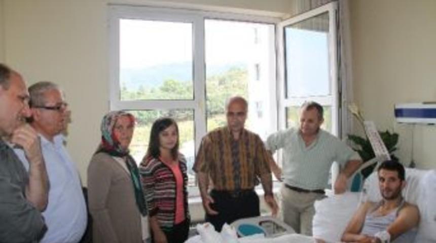 Vali Karahan, Yaralı Uzman &Ccedil;avuşu Ziyaret Etti