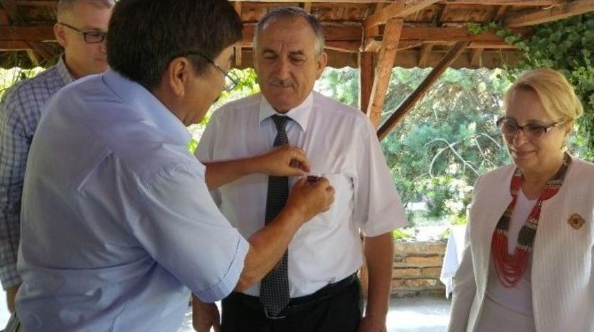 Başkan Yılmaz&rsquo;a T&uuml;rk D&uuml;nyası Hizmet &Ouml;d&uuml;l&uuml; Verildi