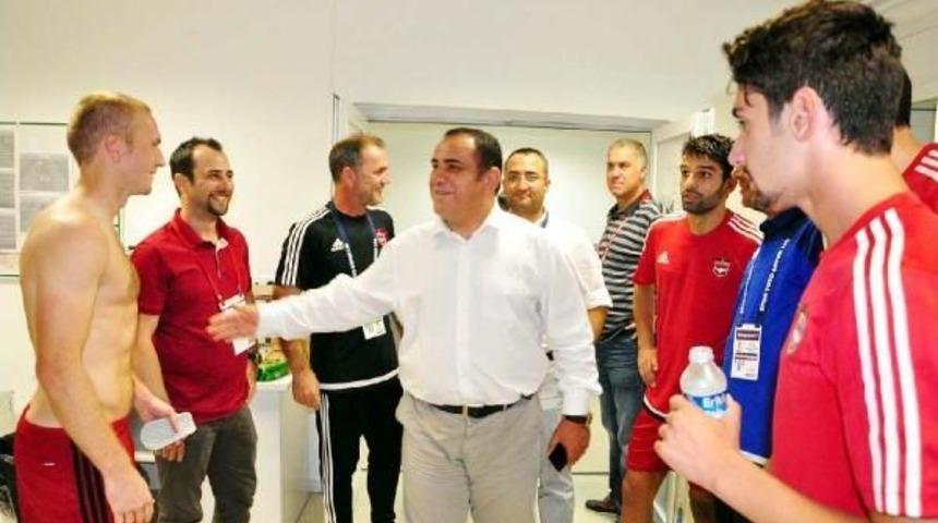 Gaziantepspor Başkanı Futbolcularını Kutladı