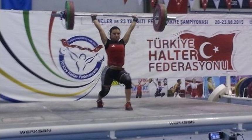 Yalovalı Halterci Madalya Kazandı