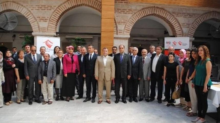 Vali &Ccedil;omaktekin Ailenin &Ouml;nemine Dikkat &Ccedil;ekti