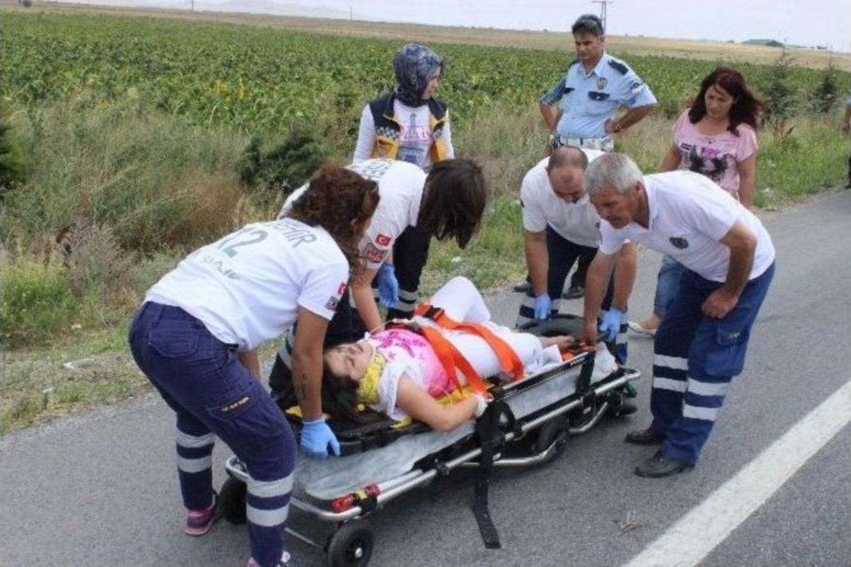 Bir Otomobilde 7&rsquo;si &Ccedil;ocuk 9 Yaralı
