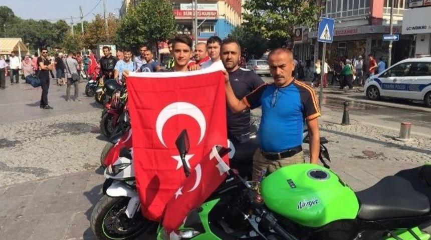 Şehitler İ&ccedil;in Y&uuml;r&uuml;d&uuml;ler