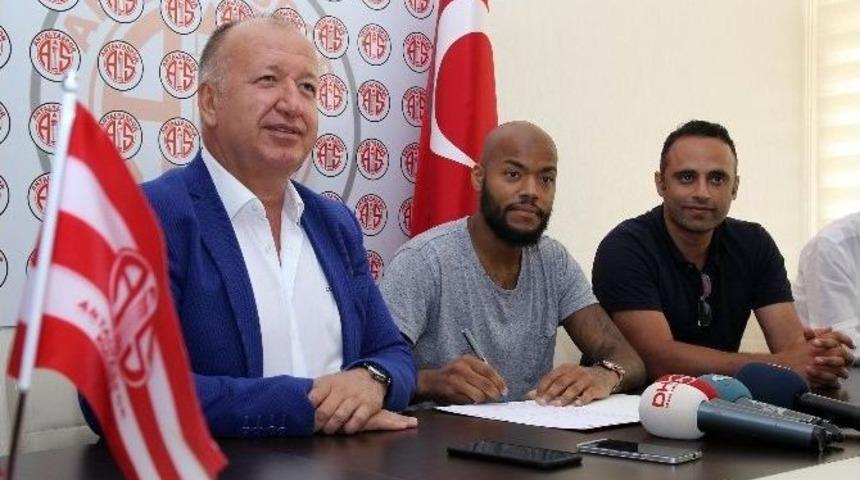 Antalyaspor Cezayirli Milli Kaleci M&rsquo;bolhı İle S&ouml;zleşme İmzaladı