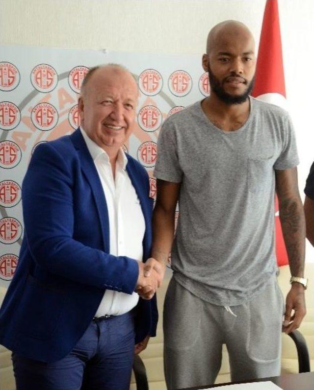 Antalyaspor Cezayirli Milli Kaleci M’bolhı İle Sözleşme İmzaladı