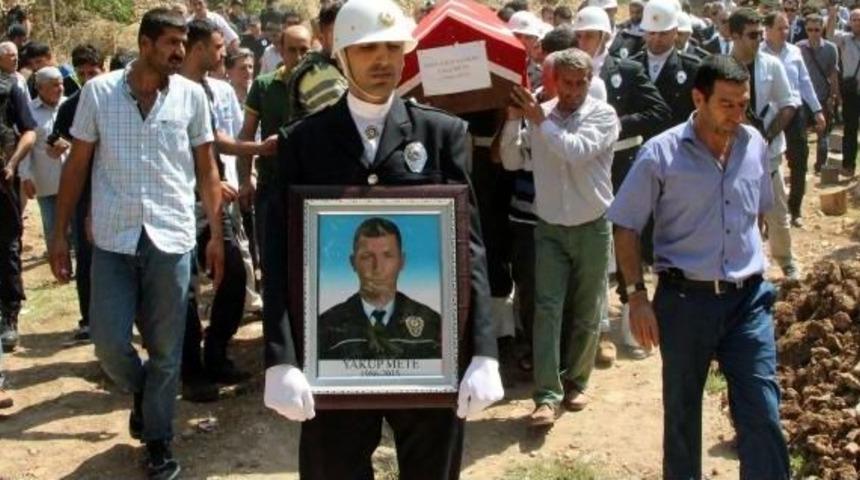 Mardinli Şehit Polisin Annesinin K&uuml;rt&ccedil;e Ağıtları Y&uuml;rekleri Dağladı (2)