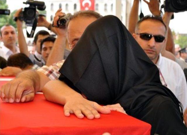 Kırşehir’Deki Şehit Cenazesinde Gerginlik (2) 1