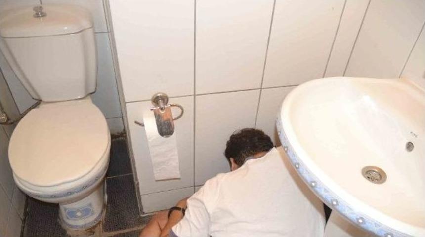 Kafeteryanın Tuvaletinde &Ouml;l&uuml; Bulundu