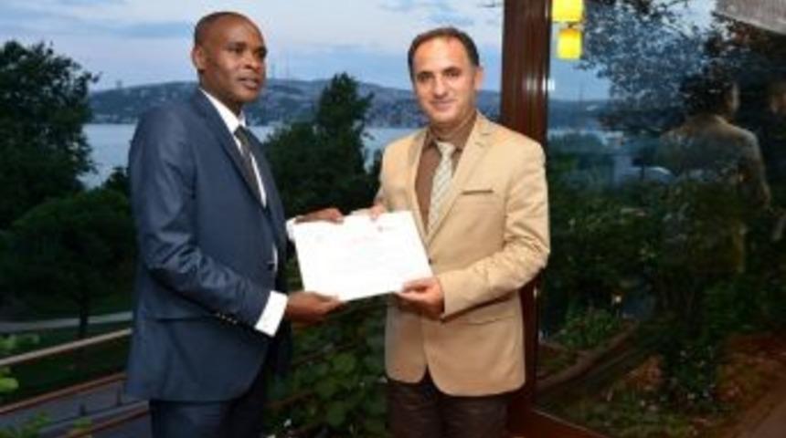 Ytb Kamerun&rsquo;un İlk T&uuml;rk&ccedil;e Bilen Diplomatını Yetiştirdi