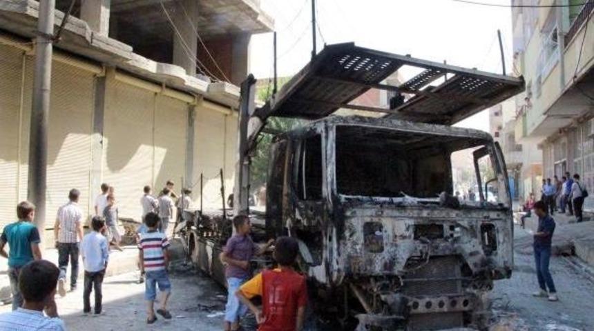 Pkk'lılar Silopi'de Tır Yaktı