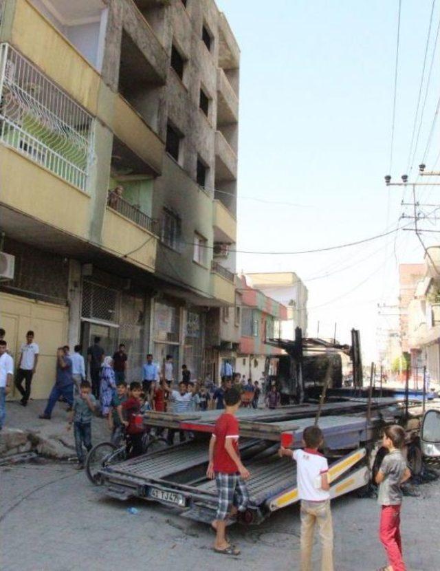 Pkk'lılar Silopi'de Tır Yaktı