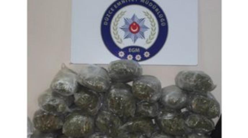 D&uuml;zce&rsquo;de Uyuşturucu Satıcısı İki Kişi Tutuklandı