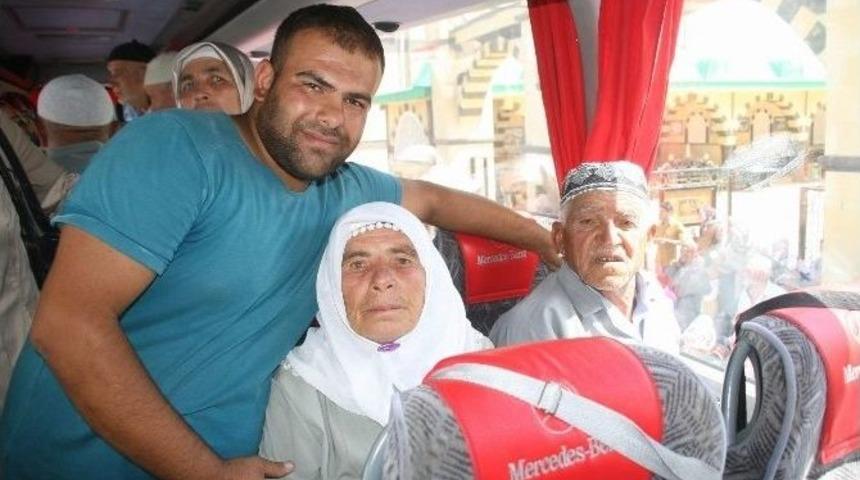 Yozgat&rsquo;ta Hacı Adayları Dualarla Kutsal Topraklara Uğurlandı