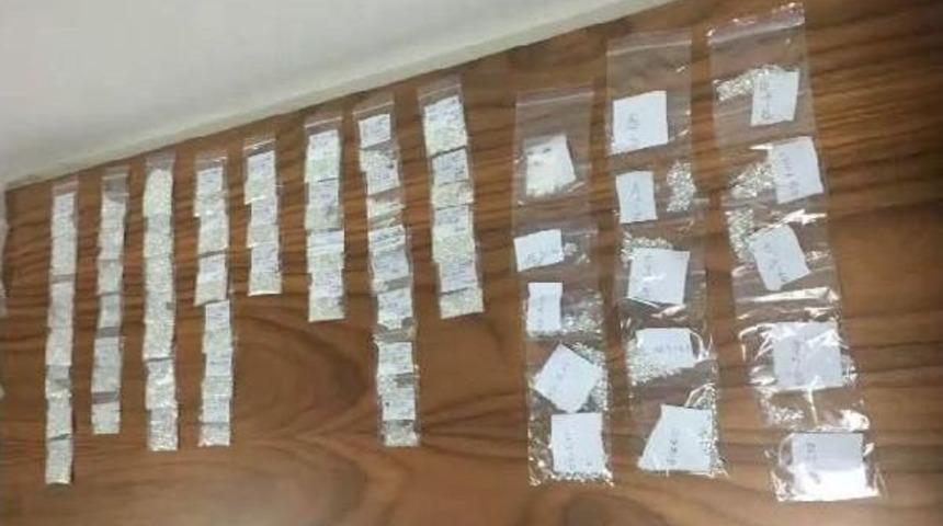 Kapalı&ccedil;arşı'da 1 Milyon Dolarlık Ka&ccedil;ak Pırlanta Operasyonu