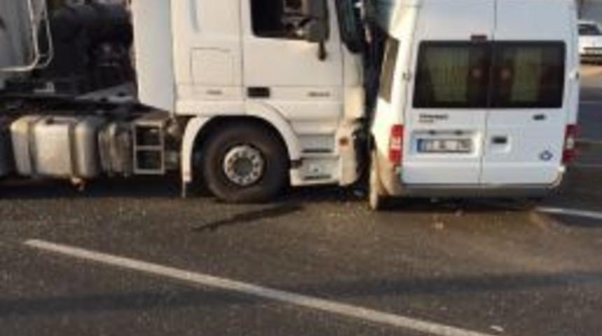 Diyarbakır&rsquo;da Trafik Kazası: 4 Yaralı