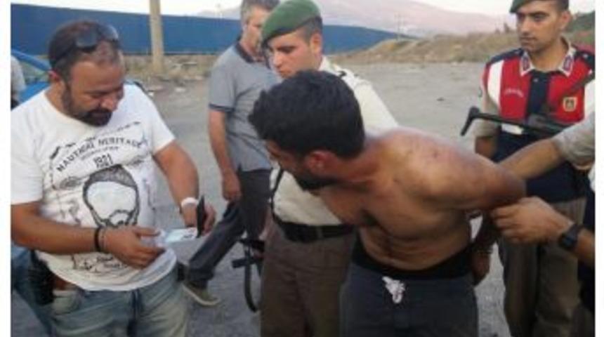 Arabaların Camını Kırıp Eşyaları &Ccedil;alan Hırsızlar Yakalandı