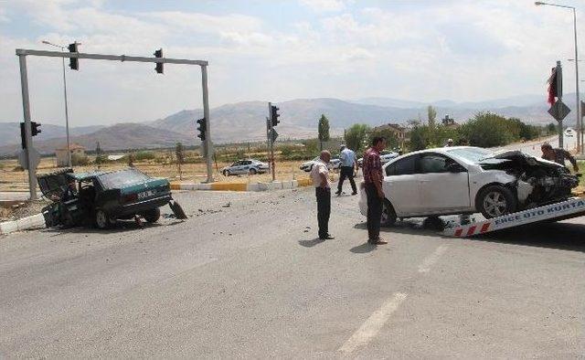 Elazığ’da Trafik Kazası: 4 Yaralı