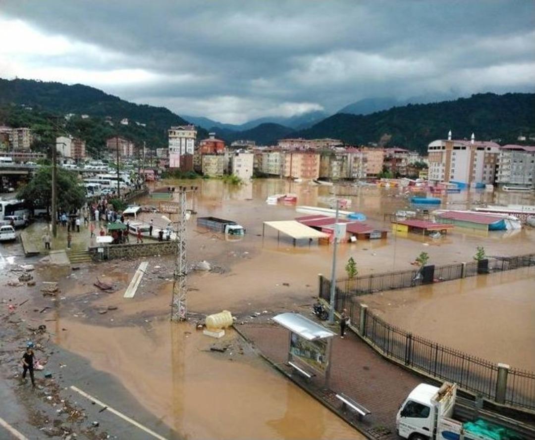 Artvin Hopa&rsquo;da Heyelan Sonucu Bina &Ccedil;&ouml;kt&uuml;: 2 &Ouml;l&uuml;