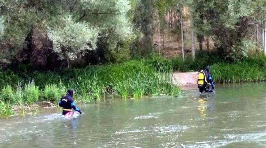 Tomarza&rsquo;Da Irmağa Giren 17 Yaşındaki Gen&ccedil; Kayboldu