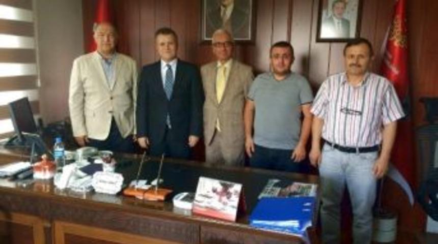 İhsan Tun&ccedil;oğlu Ve Gazete Sahiplerinden M&uuml;d&uuml;r G&uuml;lnaz&rsquo;a &rsquo;ge&ccedil;miş Olsun&rsquo; Ziyareti