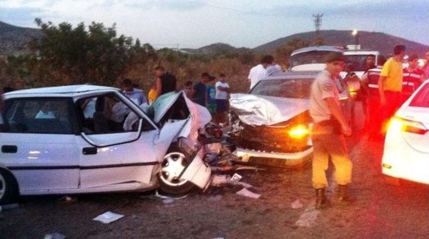 İzmir&rsquo;de İki Ara&ccedil; Kafa Kafaya &Ccedil;arpıştı: 1 &Ouml;l&uuml;, 9 Yaralı