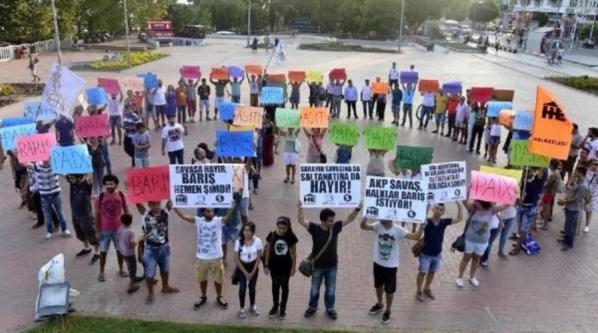 İnsan Zincirinden Barış Sembol&uuml;