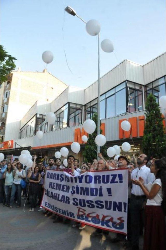 Eskişehir de Barış Için Beyaz Balonlar Gökyüzüne Bırakıldı 2