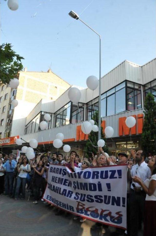 Eskişehir de Barış Için Beyaz Balonlar Gökyüzüne Bırakıldı 3