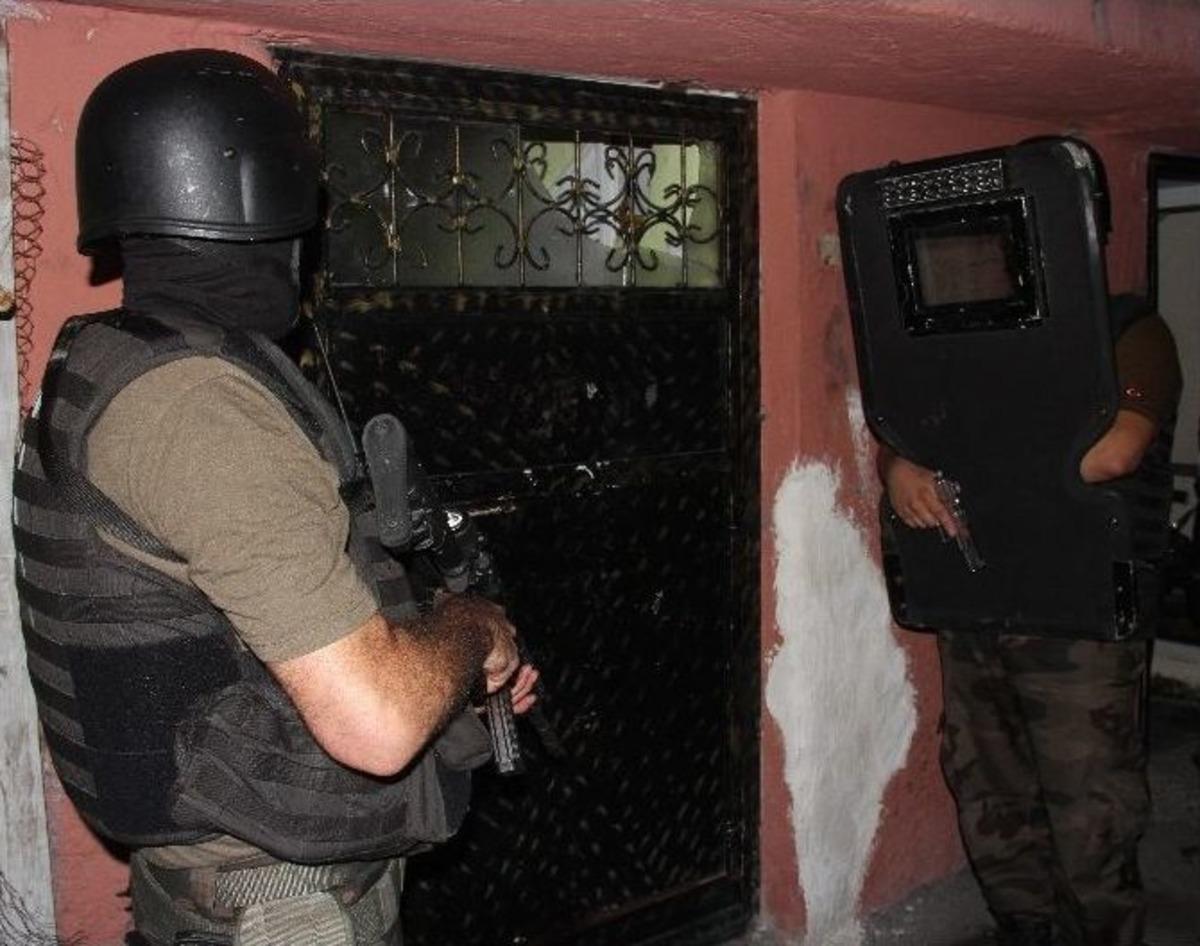 Uyuşturucu Tacirlerine Şafak Baskını