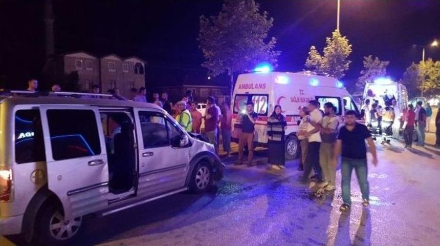 D&uuml;zce Ak&ccedil;akoca Karayolunda Kaza; 4 Yaralı