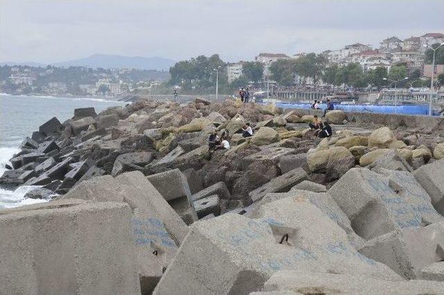 Yağmur, Fındık İşçilerine Bir Gün Tatil Yaptırdı