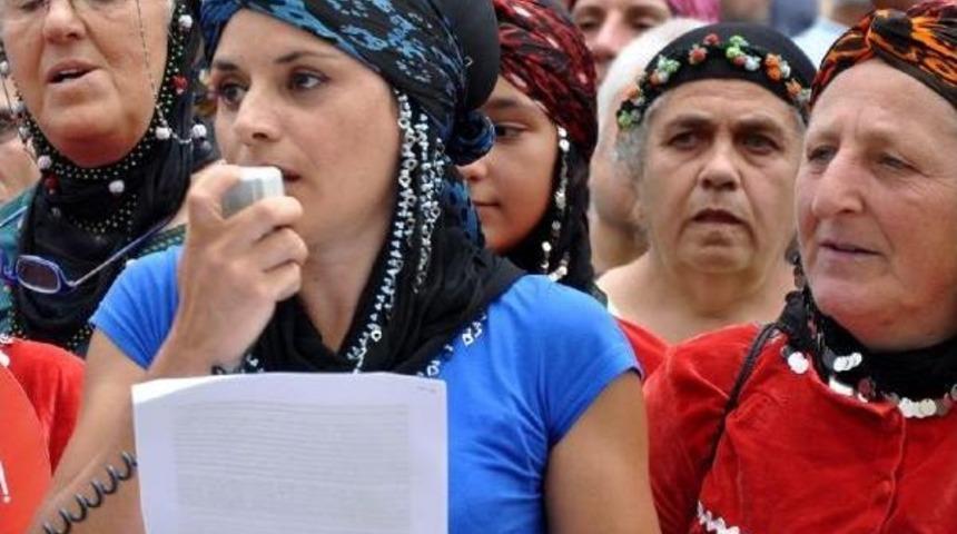 Protesters Dance Horon Against Controversial &ldquo;Green Road&rdquo; Project In Black Sea