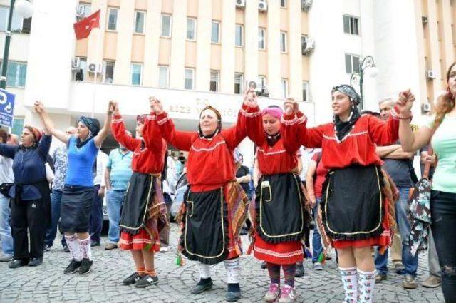 Protesters Dance Horon Against Controversial &ldquo;Green Road&rdquo; Project In Black Sea 2