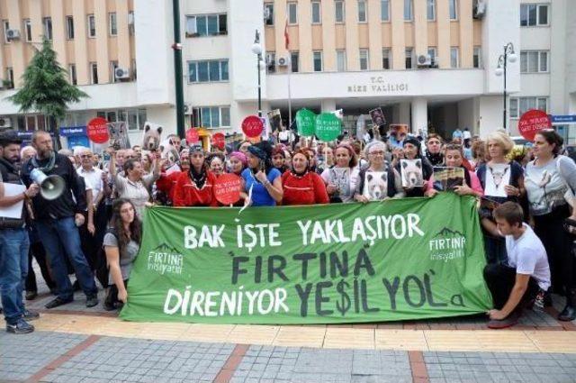 Protesters Dance Horon Against Controversial &ldquo;Green Road&rdquo; Project In Black Sea 3