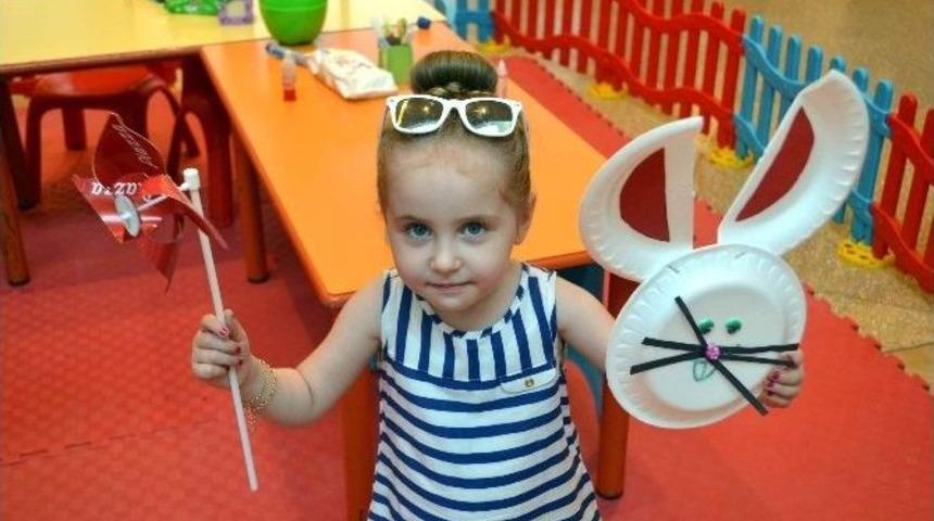 Piazza&rsquo;nın K&uuml;&ccedil;&uuml;k Sanat&ccedil;ıları İş Başında