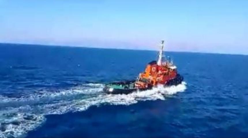 Arızalanan Feribot, G&ouml;k&ccedil;eada&rsquo;ya &Ccedil;ekiliyor