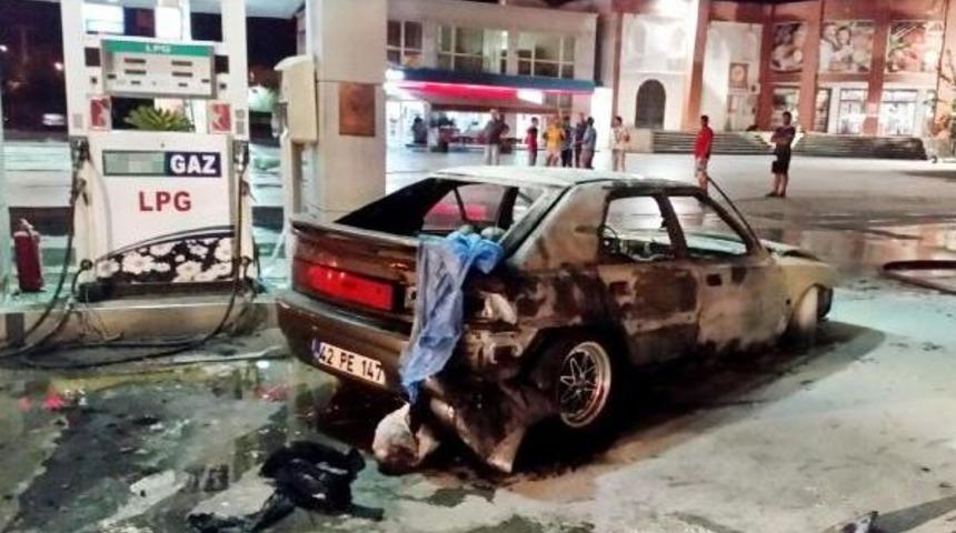 Alev Topuna D&ouml;nen Ara&ccedil;taki Anne &Ouml;ld&uuml;, 2 Oğlu Yaralandı