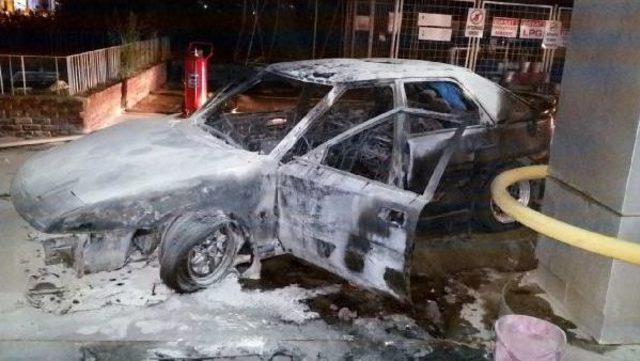 Alev Topuna D&ouml;nen Ara&ccedil;taki Anne &Ouml;ld&uuml;, 2 Oğlu Yaralandı 2