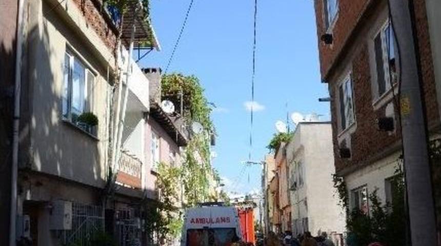 T&uuml;p Bomba Gibi Patladı, Evin &Ccedil;atı Katı Yandı