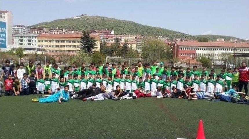 Yozgat Bozokspor Kul&uuml;b&uuml; Futbolcu Fabrikası Gibi &Ccedil;alışıyor
