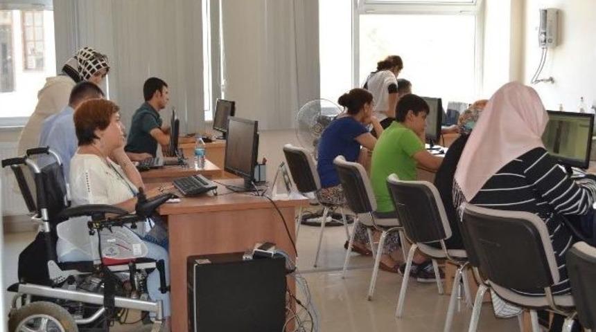 Kurslardaki Eğitimler Yoğun Şekilde Devam Ediyor