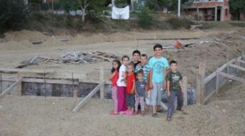 10 Mahalleye Spor Sahası Yapılıyor