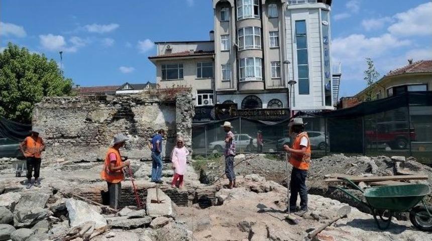 Kanuni Sultan S&uuml;leyman Zamanında İnşa Ettirilen Tarihi Hamam G&uuml;n Işığına &Ccedil;ıkarılıyor