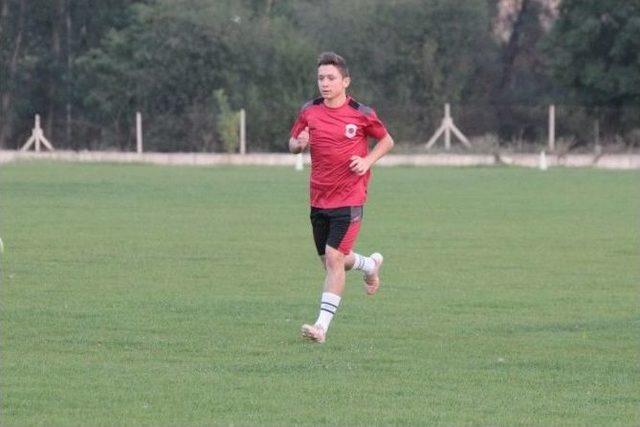 Gen&ccedil; Futbolcu Mehmet Alper&rsquo;e Yakın Takip 1